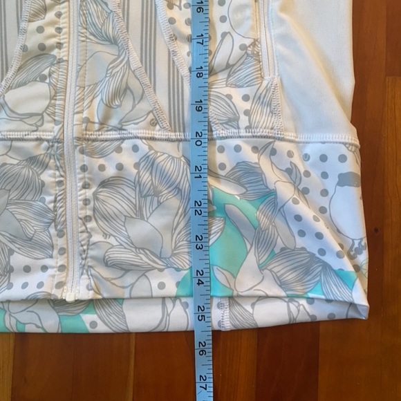 Vintage Lululemon Vest with Side Mesh Panels with Grey/Turquoise Lily Pattern - Picture 16 of 16